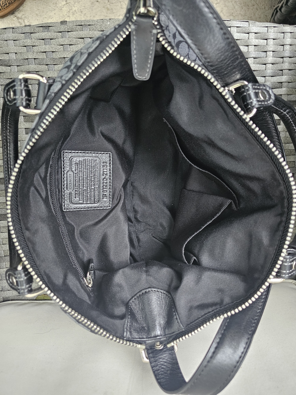 🚨SALE🚨Coach Legacy Signature Stripe Molly Convertible Satchel (Model #21154) - Picture 10 of 14